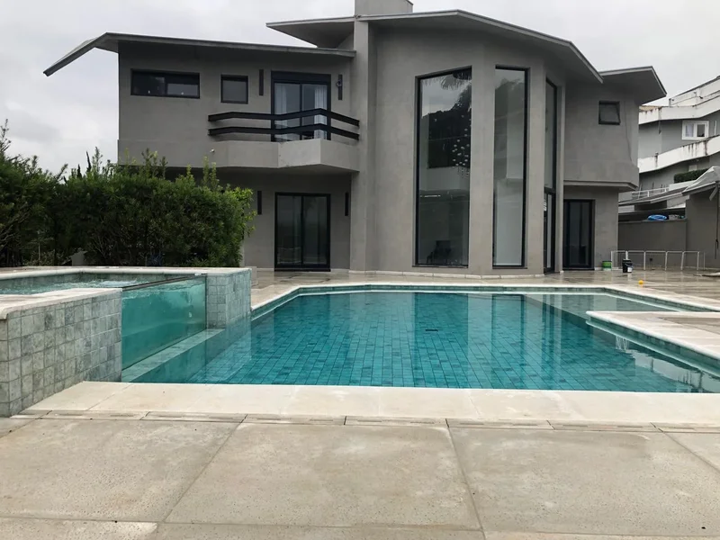 Piscina moderna